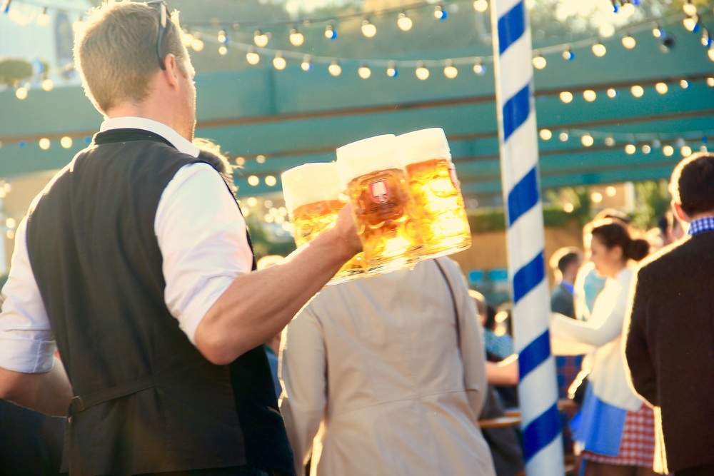 Why German Sausages Are the Star of Oktoberfest – and How Retailers, Wholesalers, and Caterers Can Benefit